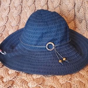 Black Beach Hat